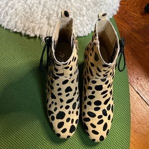 Matisse size 6 leather side zip booties.